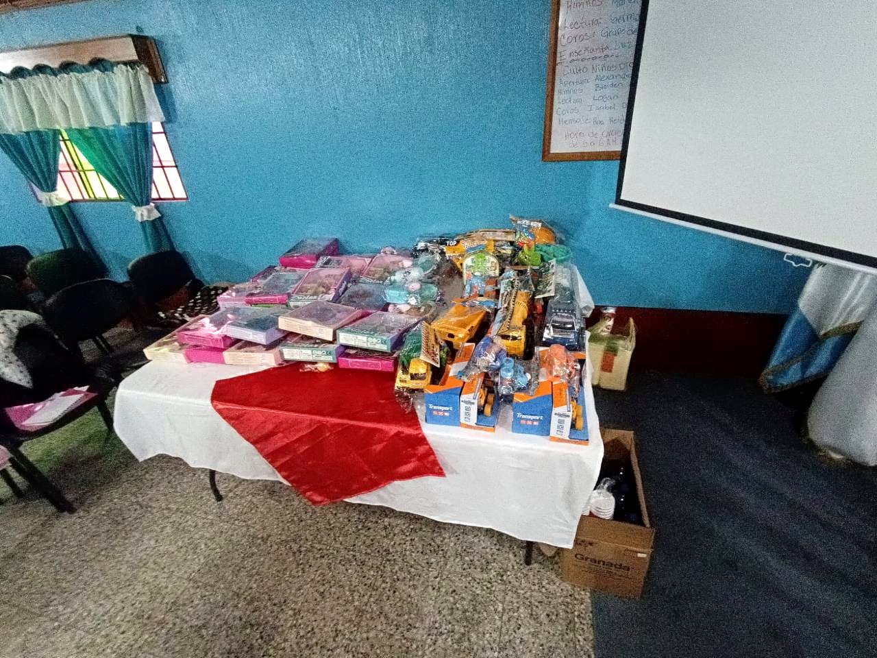 Insumos y juguetes listos para entregar